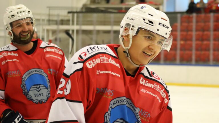 Victor Zetterberg sto for to av skåringene som gjorde at KIL ishockey snudde kampen mot Moss.
