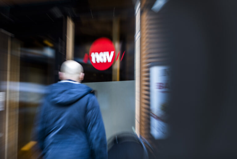 I januar i fjor var 65.400 registrerte som helt ledige eller på tiltak, en andel på 2,2 prosent av arbeidsstyrken.