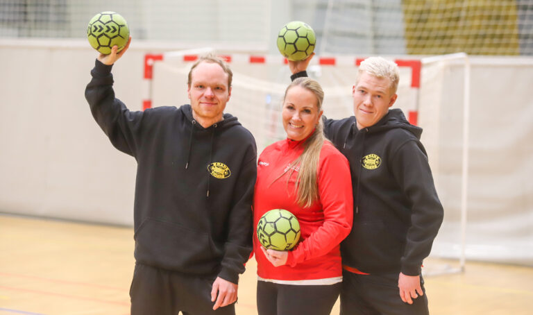Brane Tigers-spillerne Joachim Berge (t.v.) og Marcus Frantzbråten er tatt ut til nasjonal samling i håndball. Nina Tomteberget er med som trener.