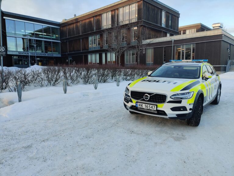 Politiet rykket fredag ut til melding om en voldshendelse ved Sentrum videregående skole.