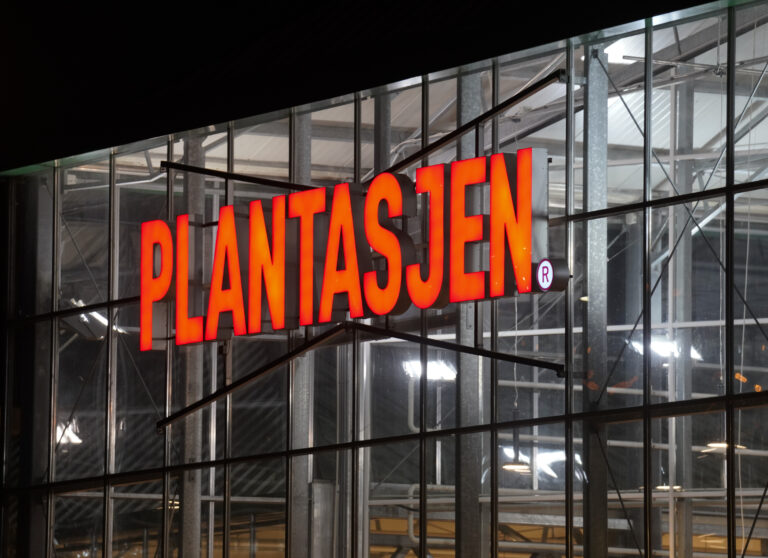 Plantasjens eiere varsler store kutt. Eierselskapet ønsker ikke kommentere planene for Plantasjen Norge.