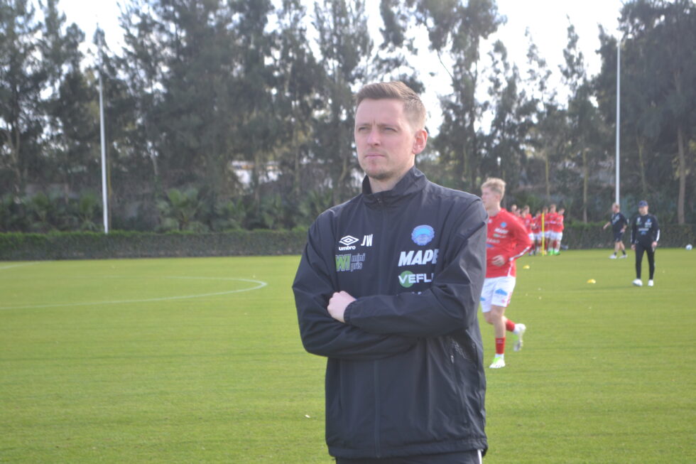 Johan Wennberg sier laget ikke ligger på latsiden i syden, men kjører intensive treninger til tross for varmen.