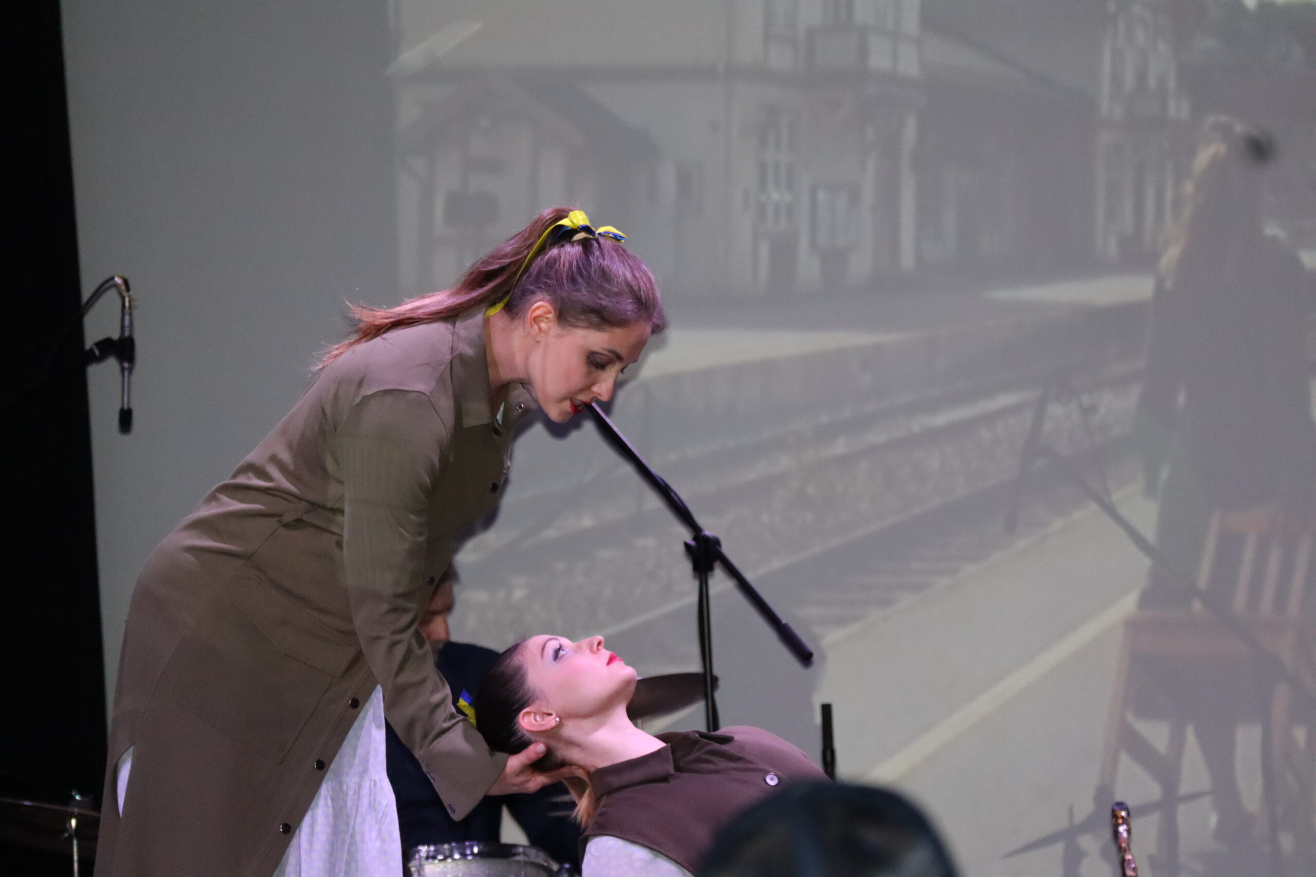 Det var et følelsesladd show på scenen på Scene U lørdag kveld, men også rom for god stemning.