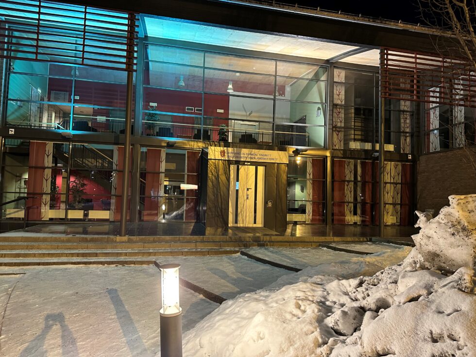 Romerike og Glåmdal tingrett har funnet en kongsvingermann skyldig i overgrep mot en mindreårig jente han hadde en omsorgsrolle for.