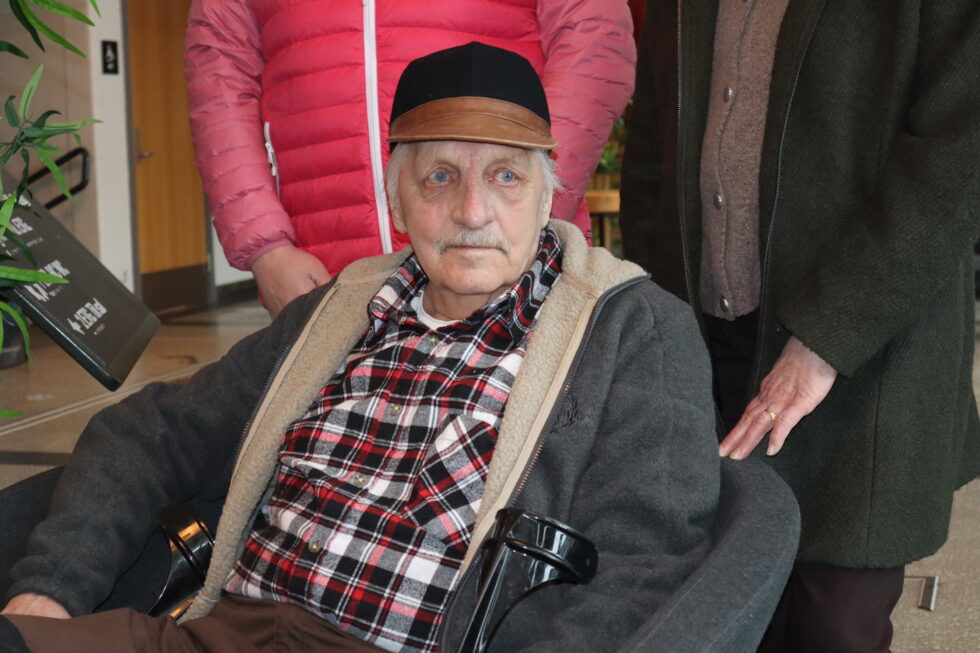 Kjell Hauger husker fortsatt godt det som skjedde ved hjemmet hans ved Sigernessjøen en juli-helg i 1988. Nå har det blitt film av det.