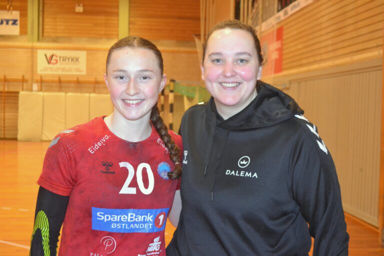Ane Engan Haugen (t.v) ble nok en gang toppscorer for KILs Håndballkvinner, mens navnesøster Ane Bolstad stengte buret i andre enden.