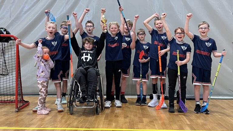 Det var høy aktivitet i Kongsvingerhallen da Kongsvinger innebandyklubb arrangerte sin første turnering.