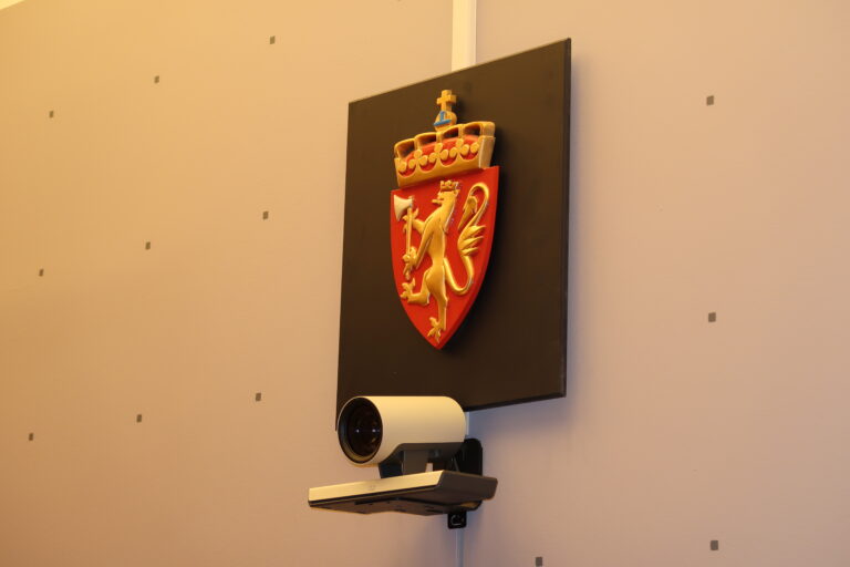 En mann må sone en lengre fengselsstraff etter at han ble funnet skyldig i mishandling i nære relasjoner. Hans tidligere kone og deres to barn er fornærmet.