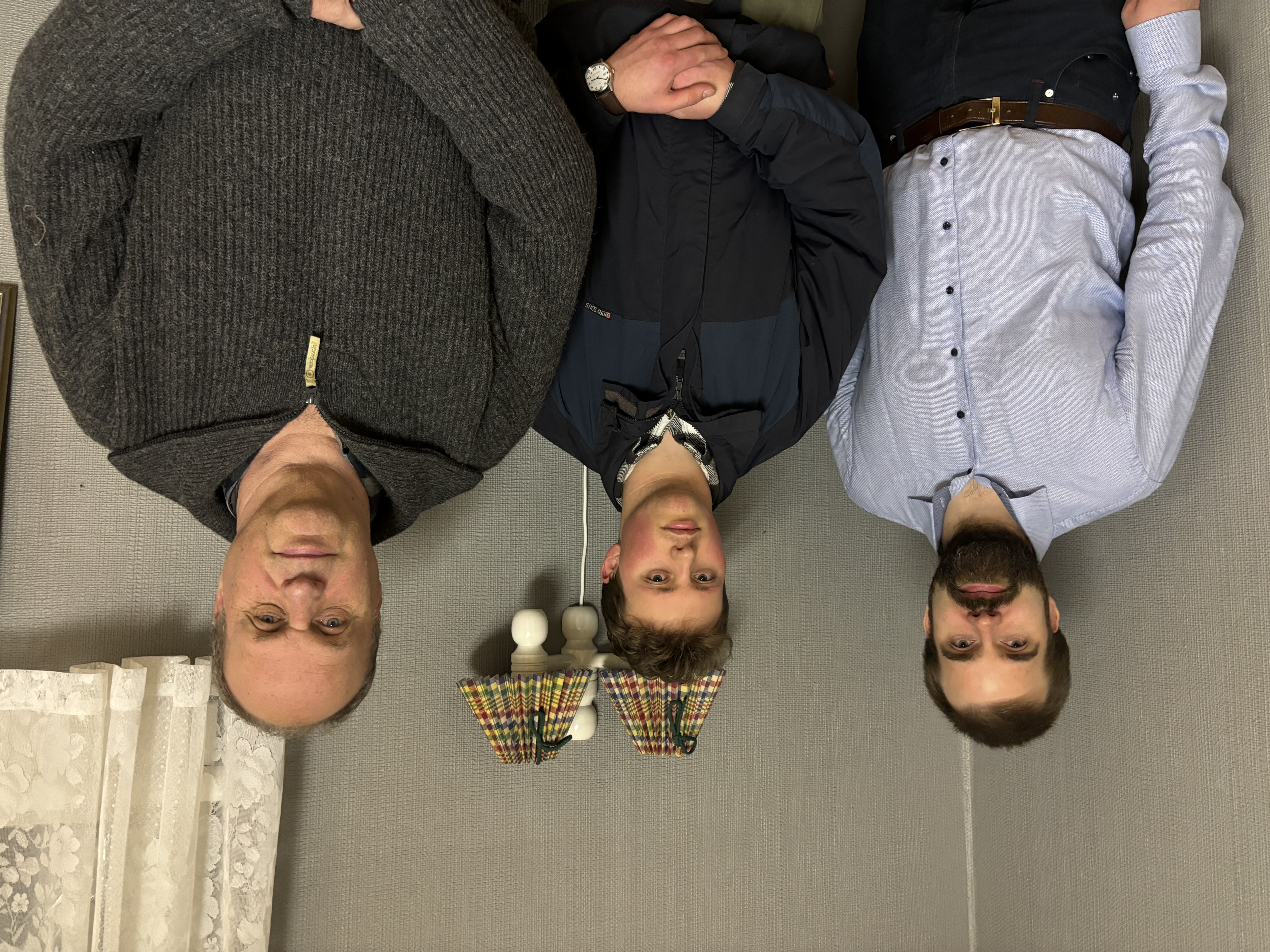 Kim Andre Larsen (f.v), Linus Melin og Anders Melin bor i Håvilsrud på den svenske siden av grensen. De er glade for at deres norske naboer vil ta opp kampen mot vindturbiner.