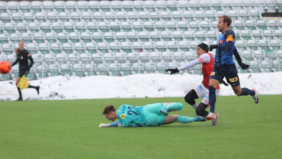 Lukas Ravn-Haren viste at han kan også skåre mål i kulden da han skåret mot Stabæk på Nadderud lørdag.