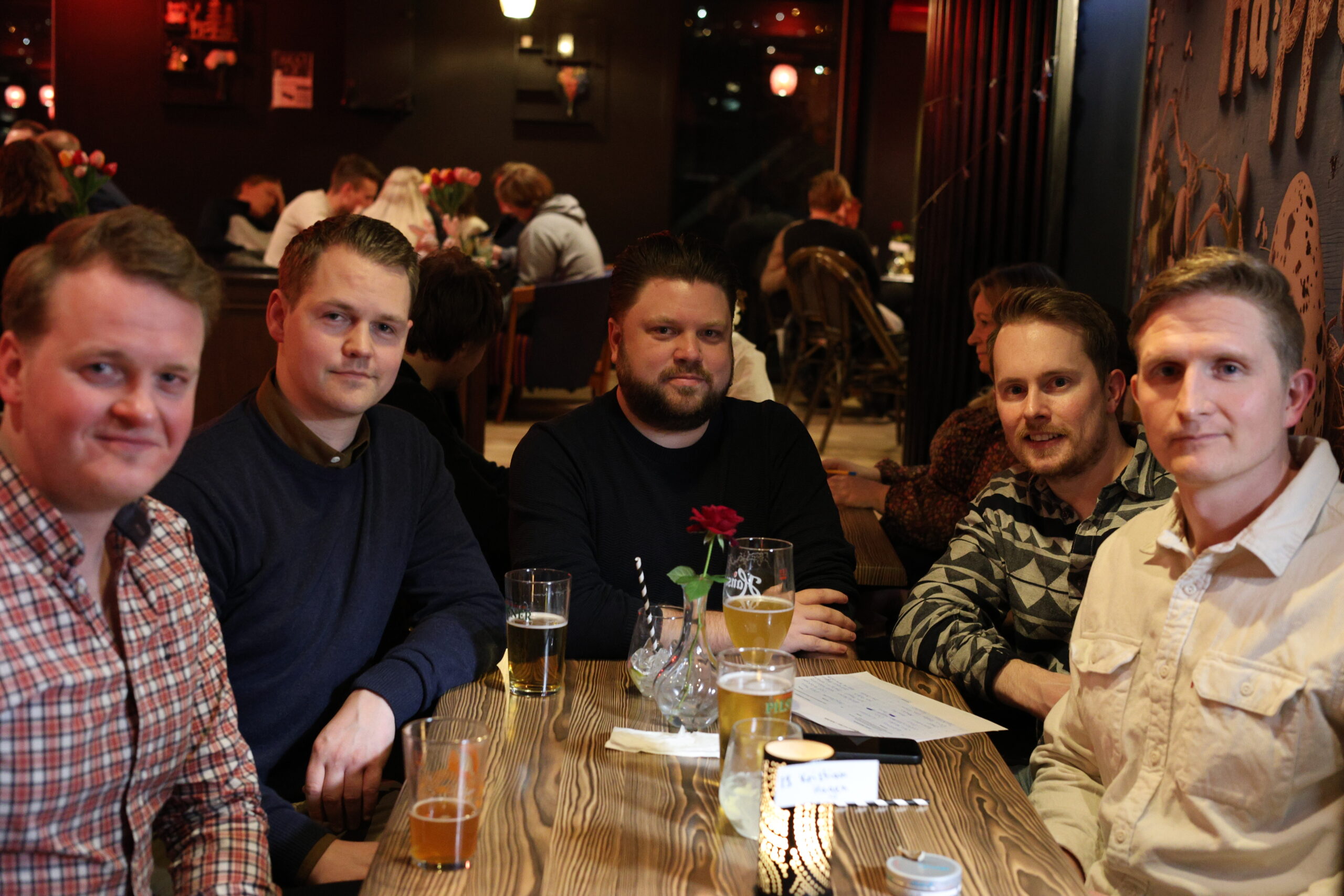 Denne gjengen var klare for quiz, og hadde klare ambisjoner for å vinne. F.v. Ole Gjermund Bredesen, Marius Brandvold, Martin Brøderud, Ståle Andersson og Kristian Hagen.