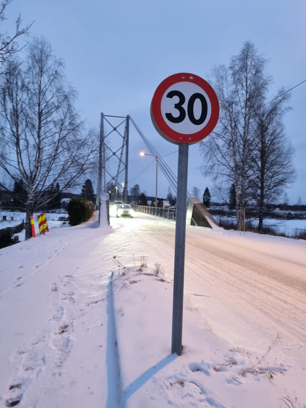Fylkeskommunen mener en økning av den tillatte totalvekten på transport fra 50 til 60 tonn vil føre til økt slitasje av brua på Brandval.