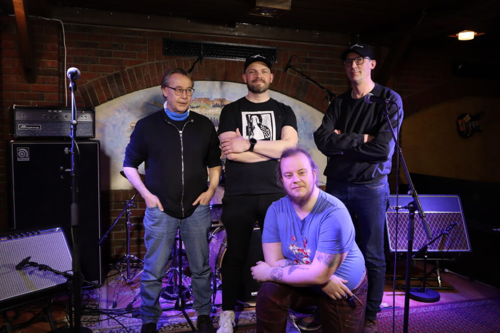 Kai Tønnessen, Mats Myrvold, Tim Storeide, og Carl Martin Amundsen er deler av det nye styret i Vinger Blues & Rock club.