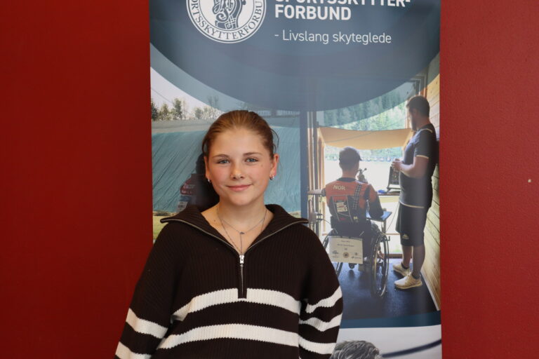 Kari Vikertorpet (13) fra Austmarka er skytter i Eidskog Sportsskyttere, og deltok for aller første gang på landsstevne i helgen.