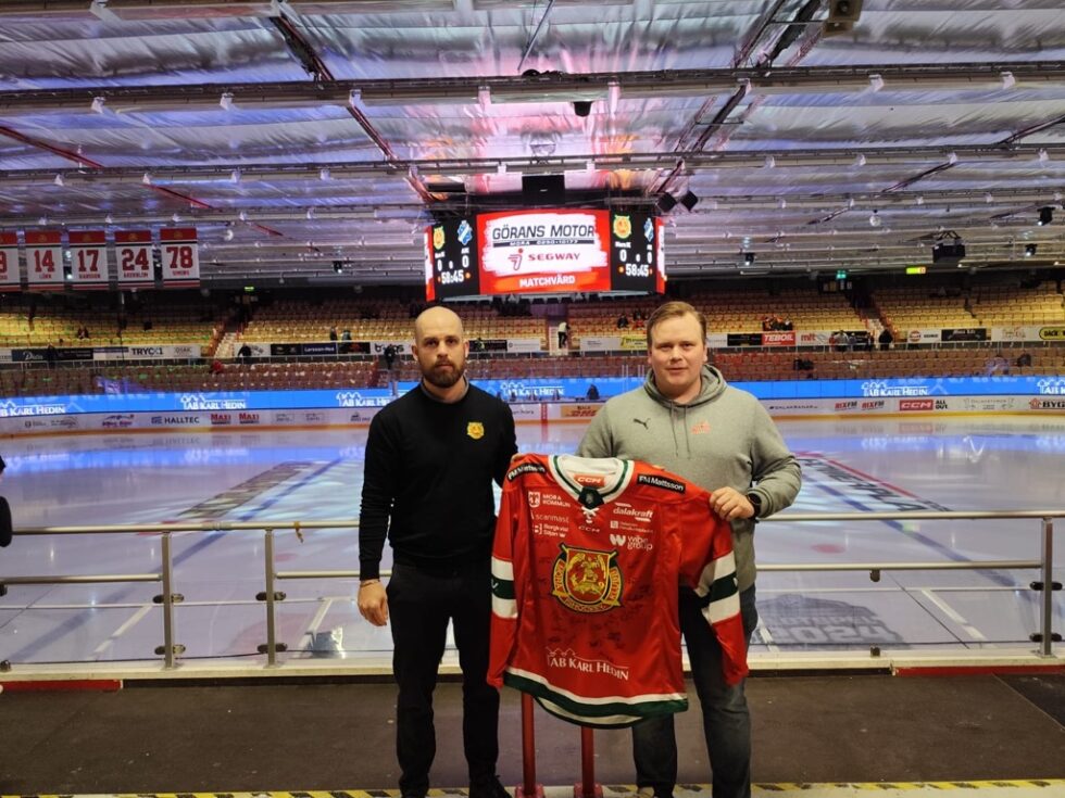 Sportssjef i Mora IK, Andreas Hägglund og sportssjef i KIL ishockey, Simon Stolt Wang.