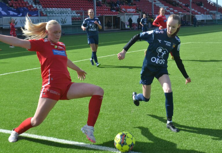 Amalie Garsjø Brunes fikk æren av å score årets første mål for KIL Kvinner.