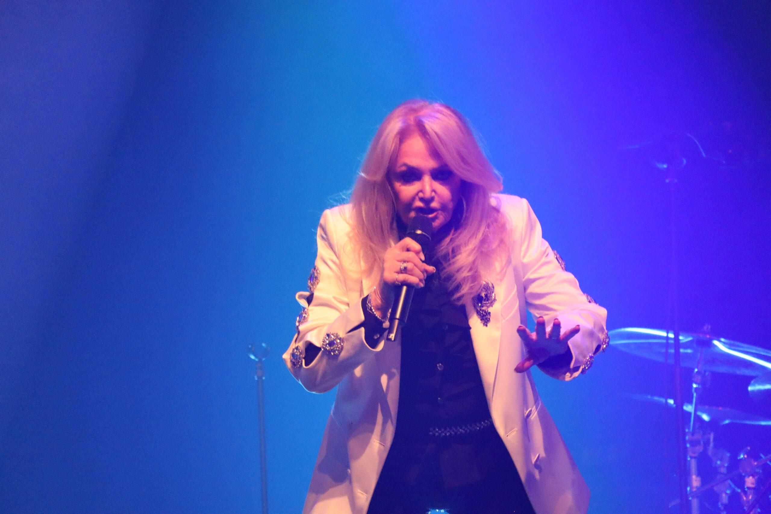 Bonnie Tyler.