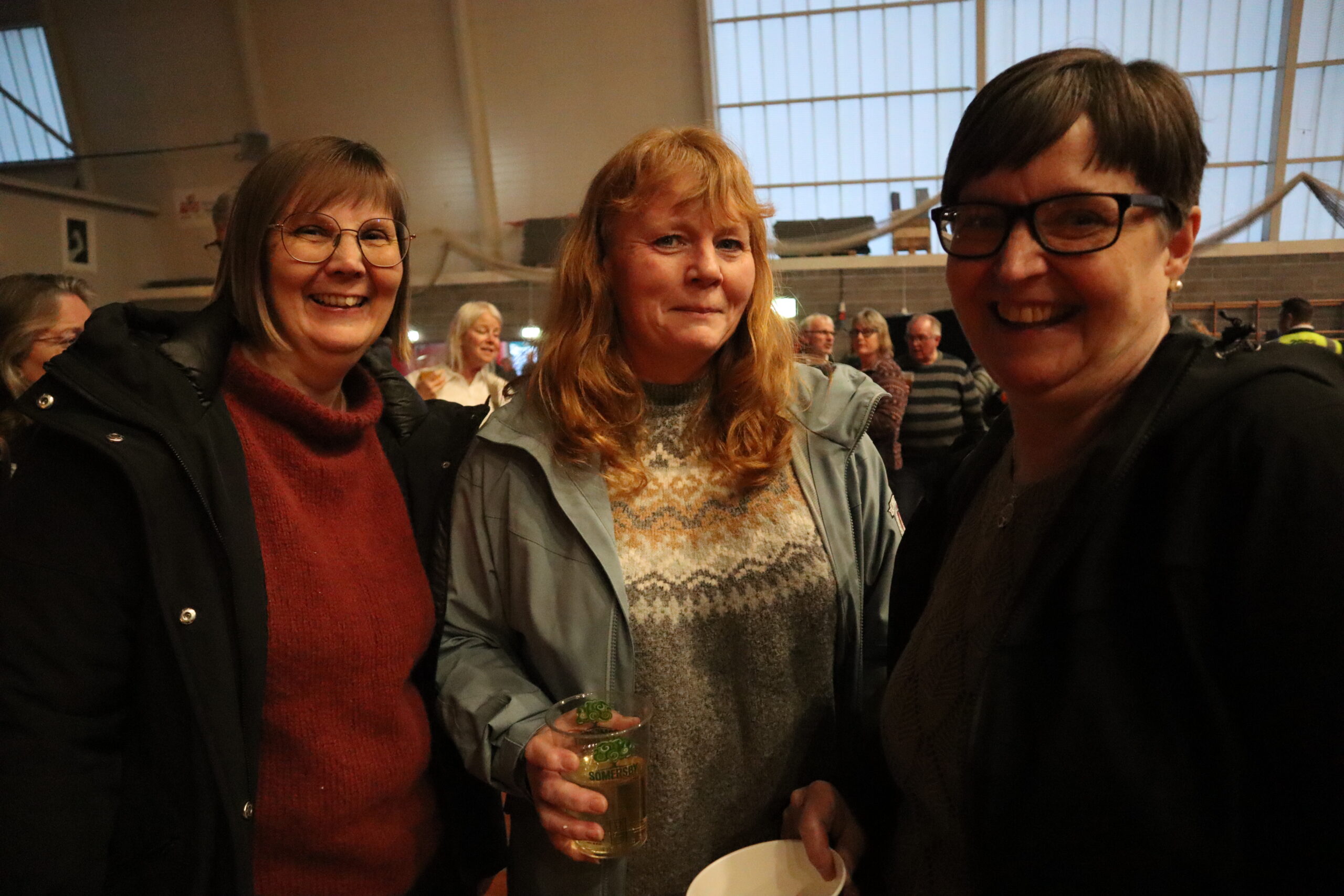 F.v. Lisbeth Holen, Ragnhild Muruåsen og Rita Rundberget gledet seg til å se Smokie på scenen, og å få høre "Living next door to Alice".