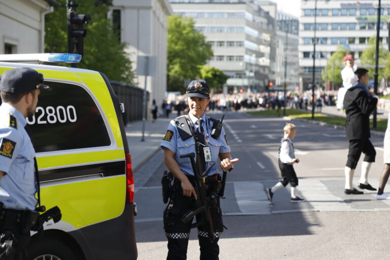 Politiet kommer til å være bevæpnet under årets 17. mai feiring.