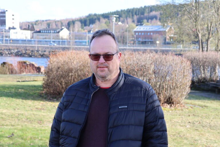 Arbeiderpartipolitiker og sekretær i Norsk Jernbaneforbund Buss Innlandet, Allt-Tore Pedersen mener utspillet fra 7sterke om et bedre kollektivtilbud må følges opp med støtte fra lokale politikere.