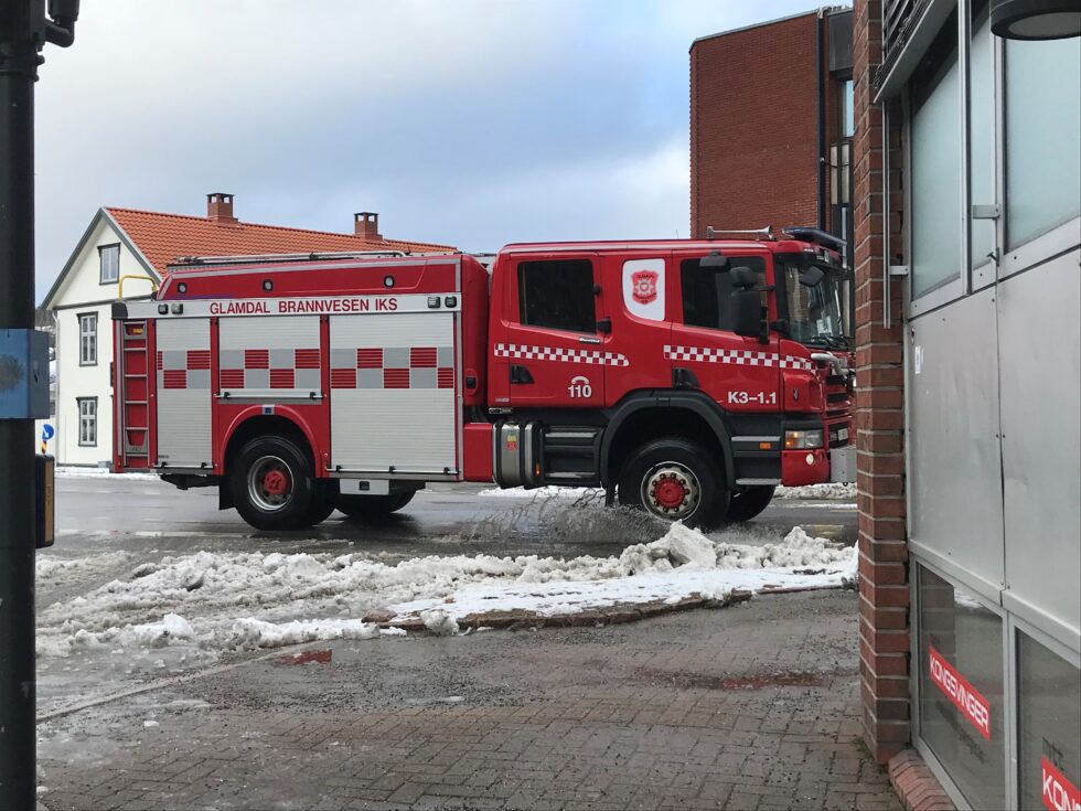Alle nødetater skal være på vei til et lakkverksted på Langeland, der det har oppstått kraftig røykutvikling.