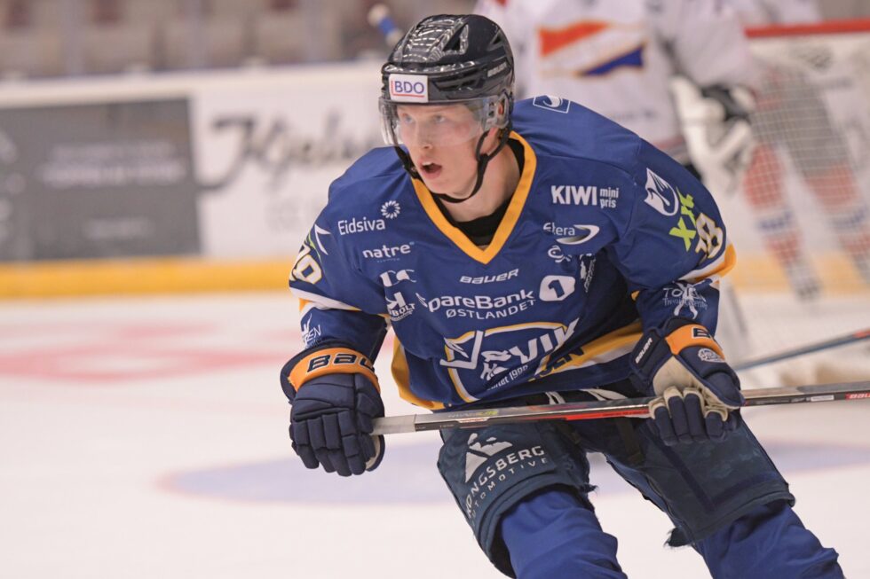 Kristoffer Rogstadmoen fortsetter i den blå Gøvik-drakta, og kommende sesong er moderklubben en av motsanderne.