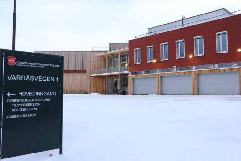 Kongsvinger har fått en dyr, men svært moderne og fin brannstasjon som endelig nærmer seg å være ferdigstilt.