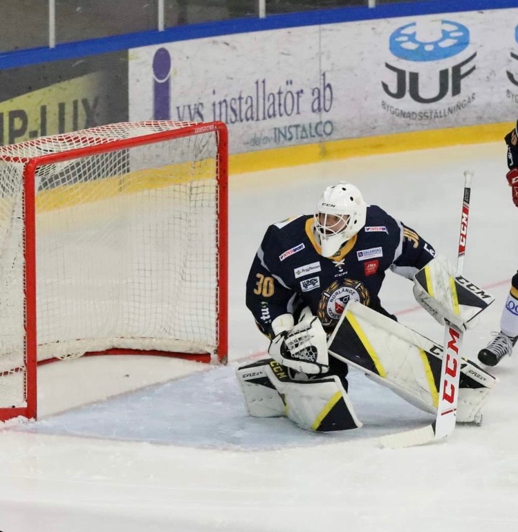 Oliver Norgren er KIL ishockeys nyeste keepersignering, og skal sammen med Alex Eriksson beskytte KIL's mål den kommende sesongen.