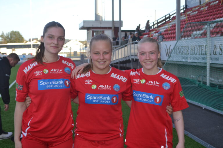 KILs målscorere i J19 NM. Fra venstre Maren Grøterud Evenstad, Henriette Thommassen og Vilde Kristine Aarhus.