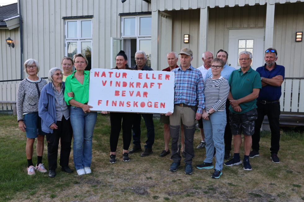 TIrsdag var det planleggings- og stiftelsemøte for arbeidsgruppa som skal jobbe mot vindkraft på Finnskogen. Laila Lindberg (f.v.), Anne Merete Ranum Aas, Eileen Bottilsrud, Marit Dahl, Mona Skullerud, Bjørn Risvik, Oddvar Rønning, Geir Eriksen, Jan Sundnes, Øyvind Bottilsrud, Bente Rudberg, Tor Rønning og Ludvig Henden deltok på møtet.