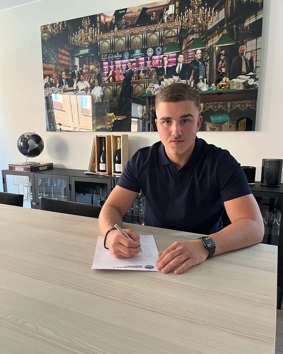 Albin Emanuelsson (20) har signert for KIL ishockey.