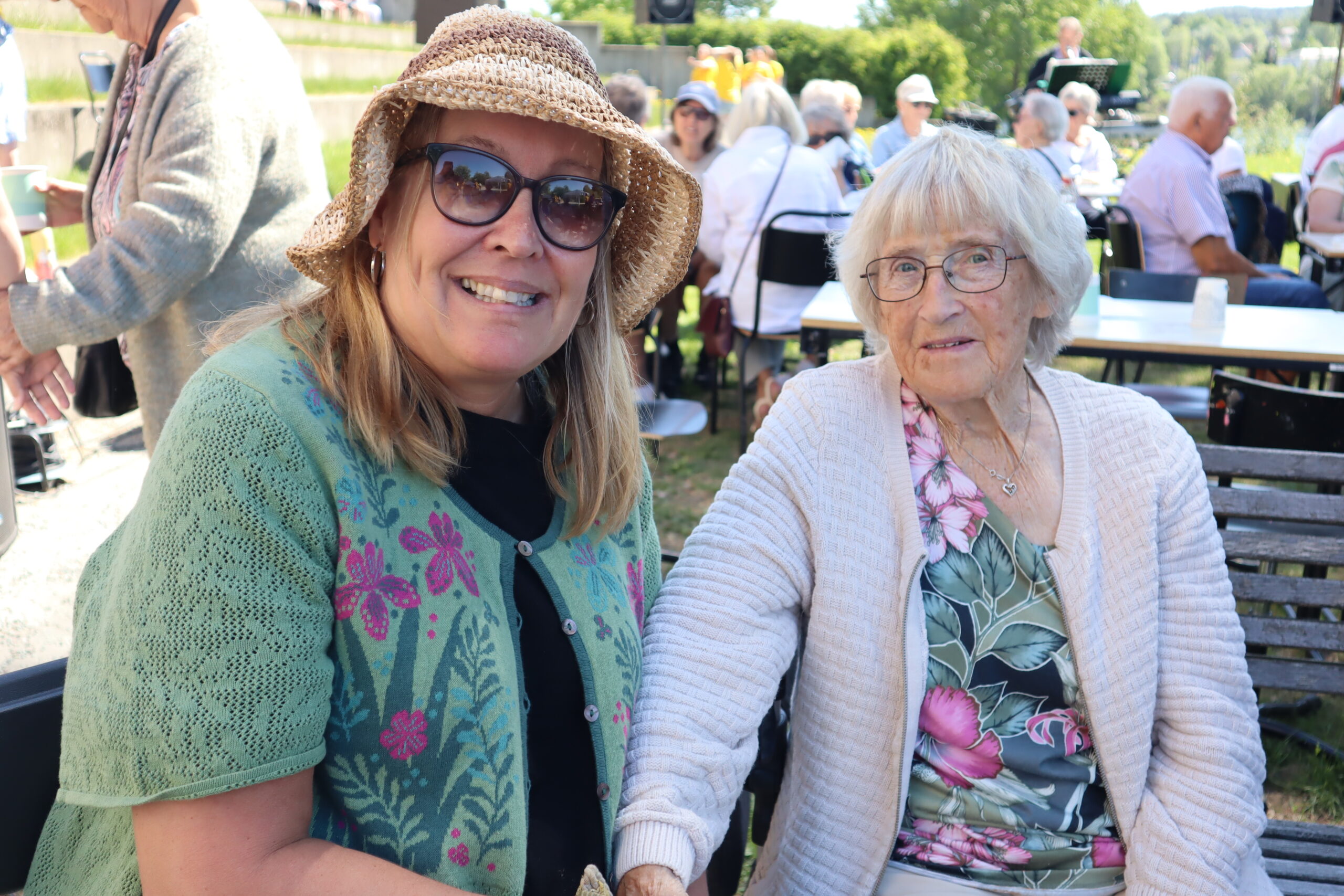 Heidi Iren Pettersen (t.v.) og Karin Holt.