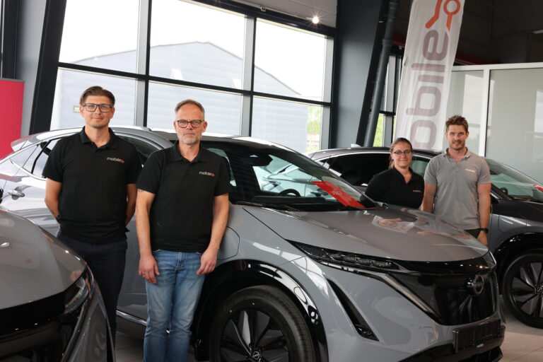 Mobile Kongsvinger er kåret til Norges beste forhandler av Nissan. Her står (f.v.) salgssjef Tommy Gusterudmoen, daglig leder Hans-Petter Løkken, servicemarkedssjef Kamilla Skyrud og nybilselger Kenneth Aarhaug.