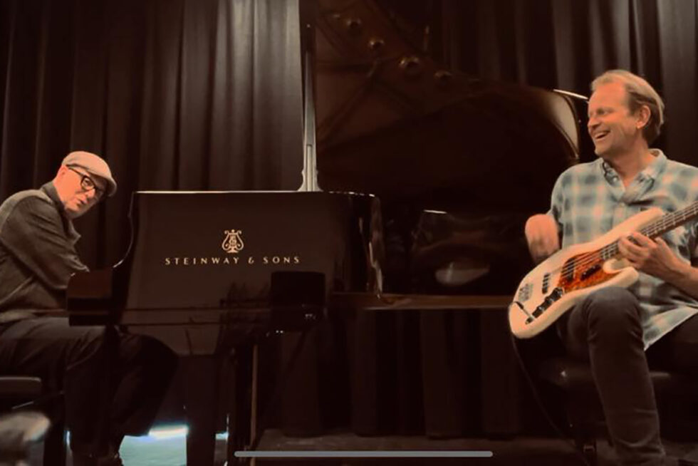 Tor Einar Bekken (t.v.) og Mattis Kleppen opptrer i Mathesongården fredag kveld.