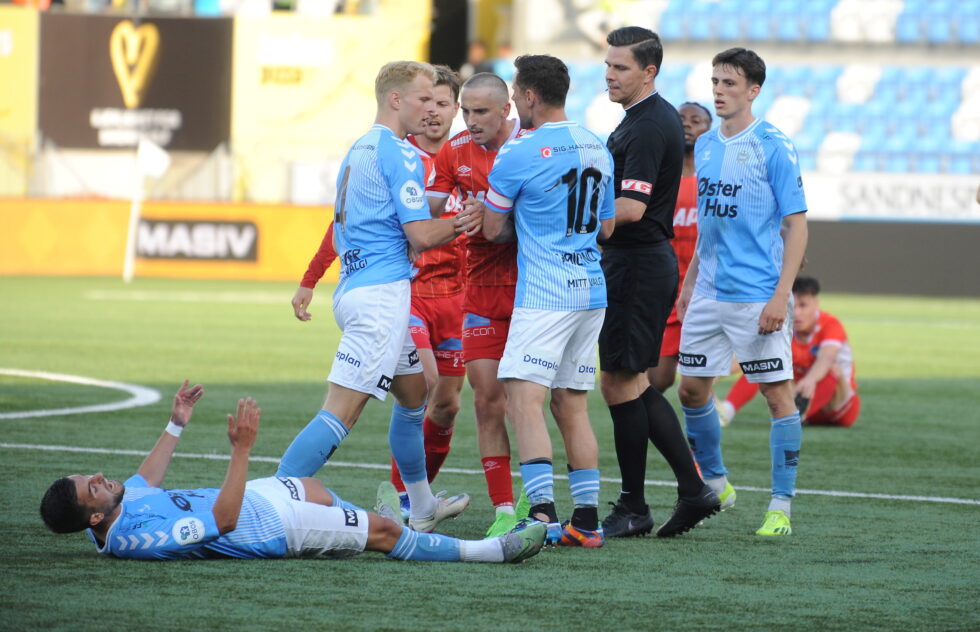 Med sommerkort sveis var Lucas Ravn-Haren hissig både foran motstanderens mål og i duellene i kampen mot Sandnes Ulf.