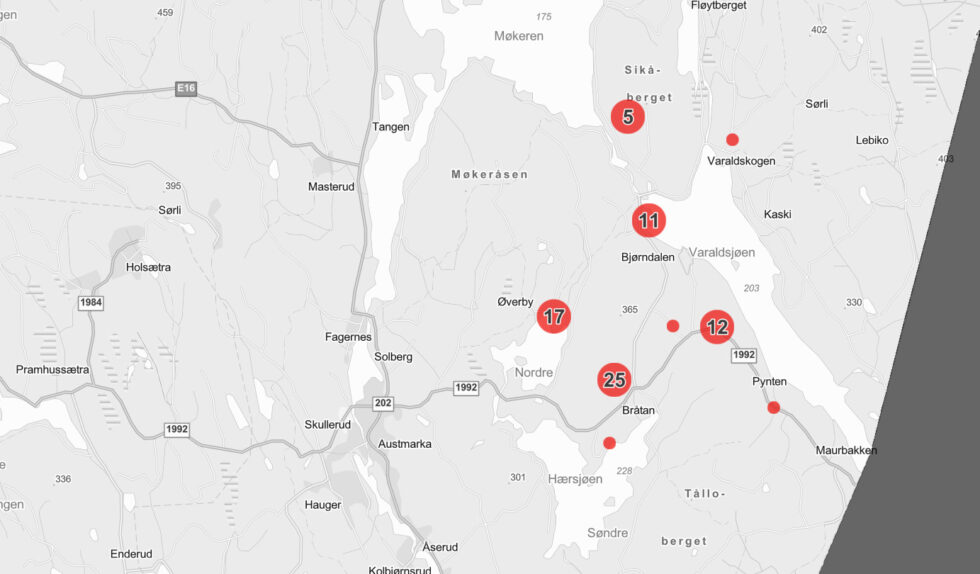 Det har gått et strømbrudd mandag kveld på Varaldskogen.