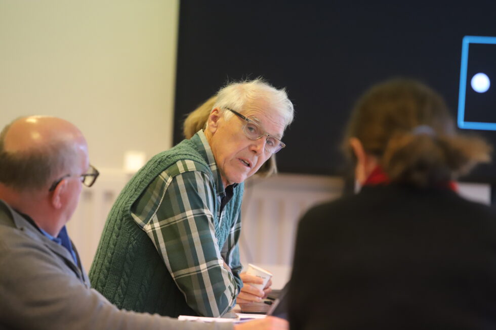 Thor Ringsbu ber om en forklaring på hvordan belysningen av Kongsvinger bru kunne bli mer enn dobbelt så dyrt som vedtatt.