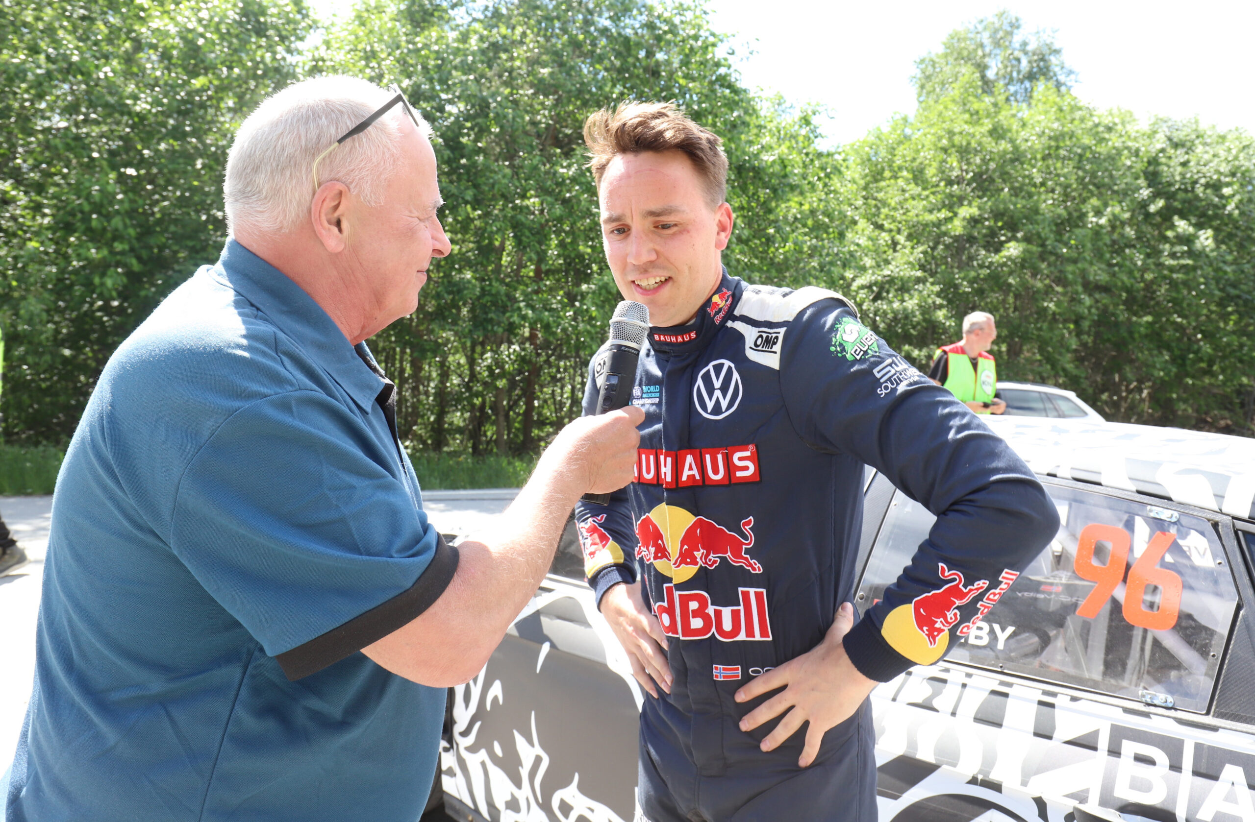 Speaker Anders Hagen p&aring;pekte at Ole Christian Veiby er en verdensstjerne innen bilsporten.