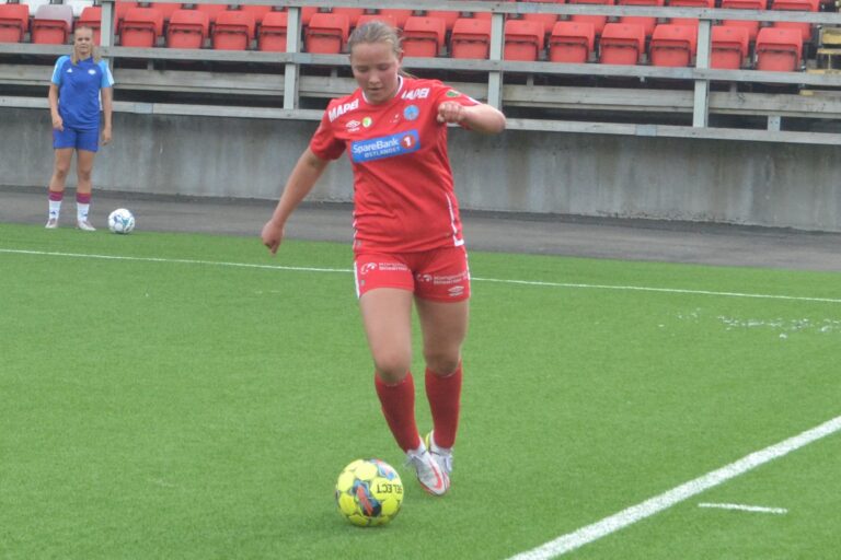 Ingrid Hellerud Ihlebekk scoret to av KILs mål da de spilte uavgjort 3-3 i bunnoppgjøret mot Porsanger.