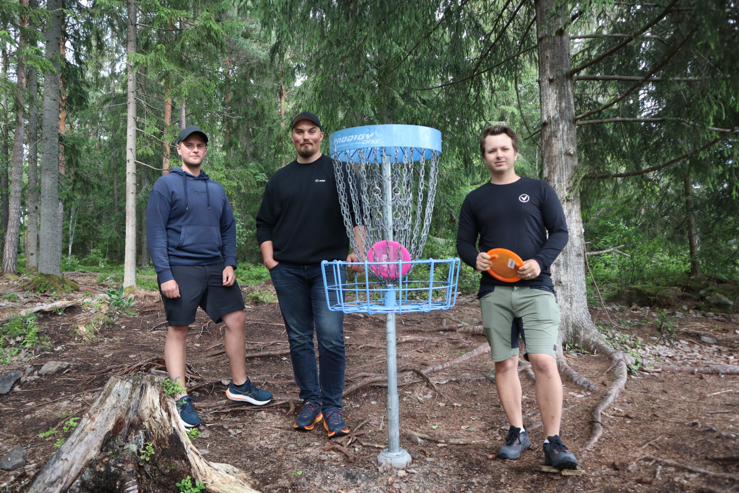 &ndash; Det vi h&aring;per p&aring; er jo &aring; finne noen som har et omr&aring;de som kan v&aelig;re litt &aring;pne for at det kan brukes, sier Thomas, Martin og Simen.