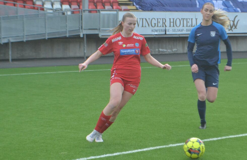 Amalie Aasvestad ble ifølge treneren fratatt en åpenbar målsjanse i cupkampen for J19 mot Lyn.