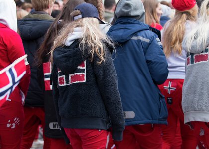 Vanlige russeklær er lov på skolene, men ikke klær eller symboler som viser gruppetilhørighet.