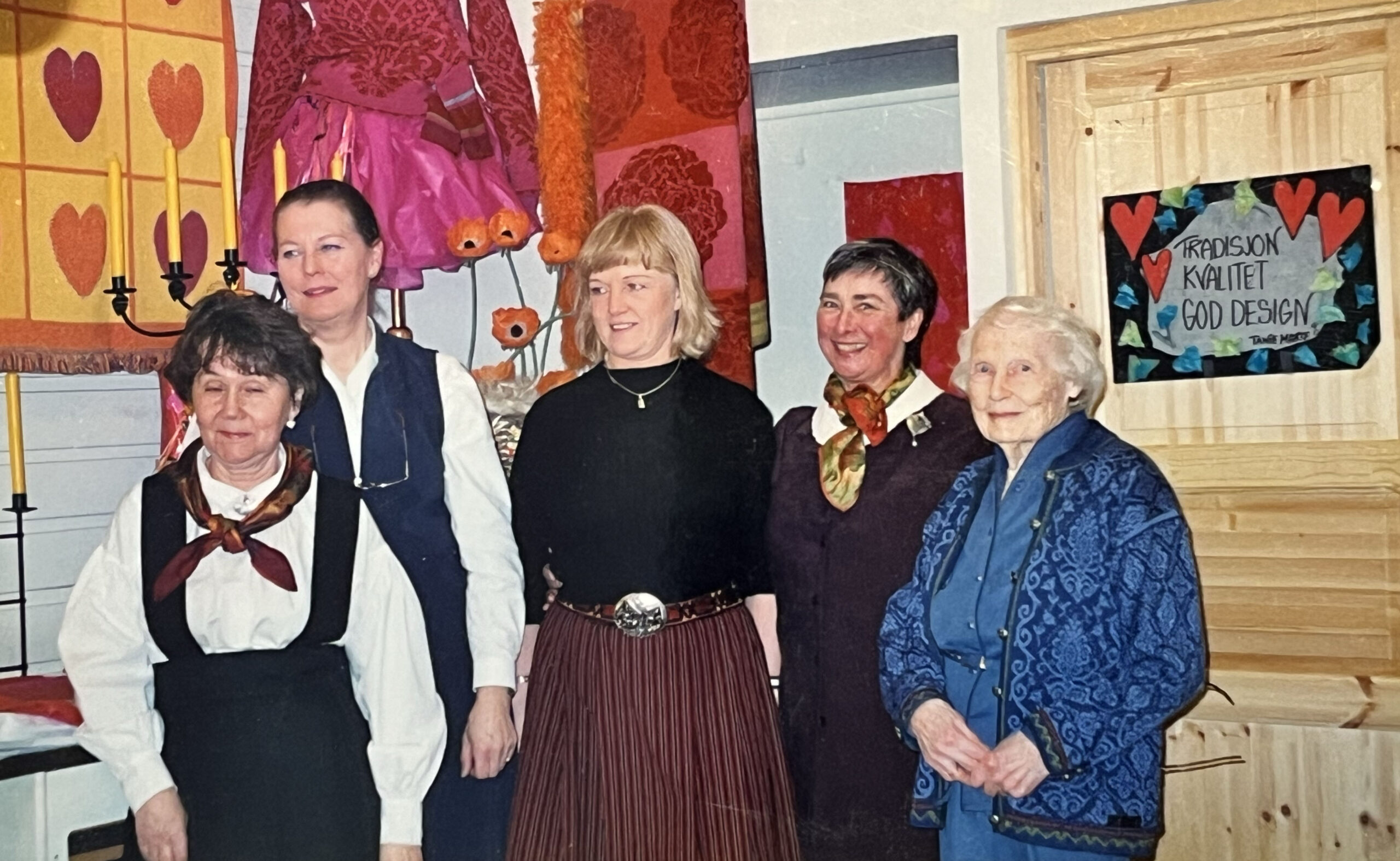 De ansatte hos Tante Marie i KOBBL-bygget engang på 90-tallet. Fra venstre: Else Marie Myrli, Anne Britt Årbogen, Bodil Ødegaarden, Jorunn Støve og Signe Marie Støve.