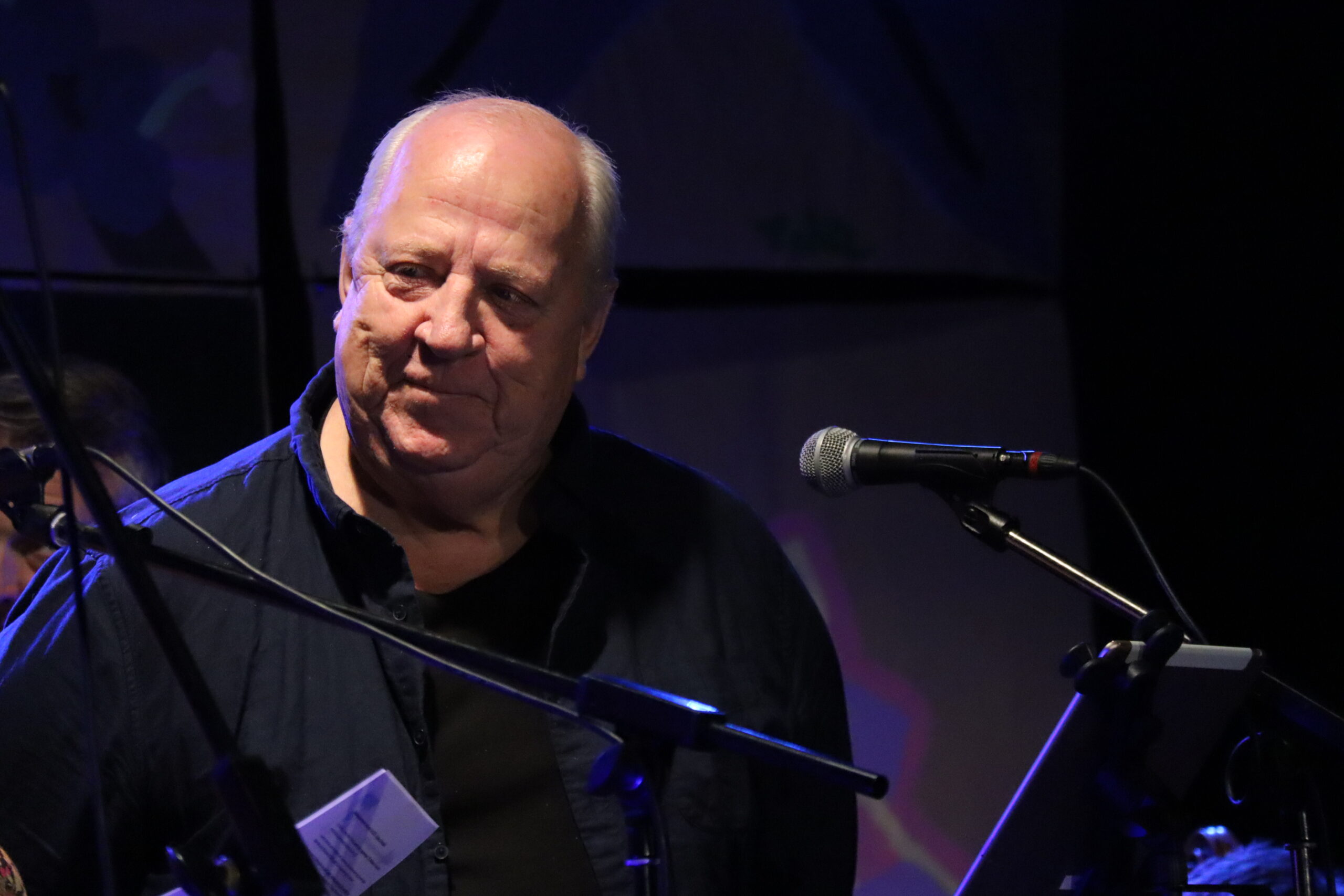 Lorentz Moe er konferanser og programlader for konserten Natt&oslash;nsket med Kongsvinger Blanda Kor.