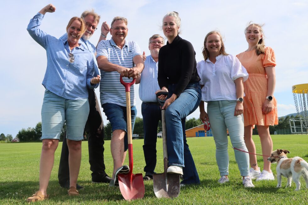 Denne gjengen har bidratt til at Brandval skal få sin første treningspark. Det kan Benedikte Tveit (f.v.), Paul Inge Tønseth, Jøran Vestlund, Ole Martin Knashaug, Ann-Kristin Torgersen Aamodt, Karoline Wormstrand og Thea Malene Rønaasen glede seg over.
