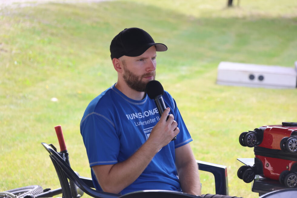 Petter Berg, leder i Lunderseter IL hadde rolle som speaker og starter under årets Finnskogen Triatlon.
