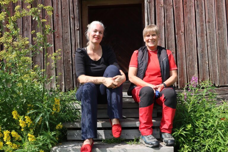 Ann-Kristin Torgersen Aamodt (f.v.) og Guri Gjølstad Røhnebæk gjør seg klare til Brandval festivalen.