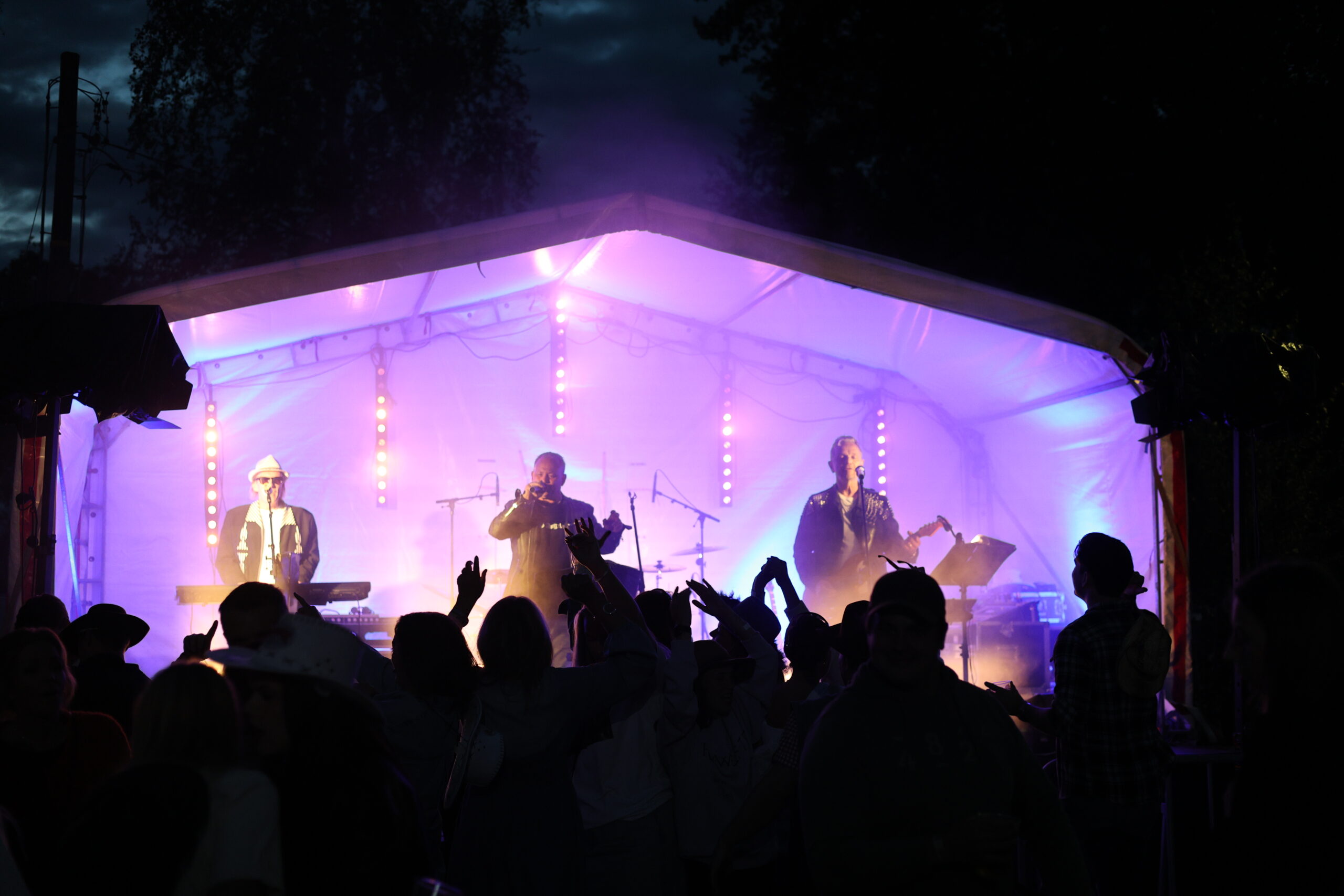 Det var h&oslash;y partyfaktor med PS live p&aring; scenen.