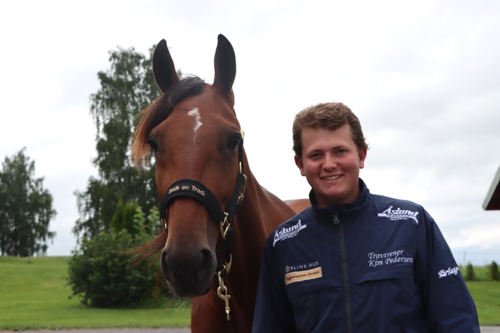 Patrick Larsen sammen med vinnerhesten The One.