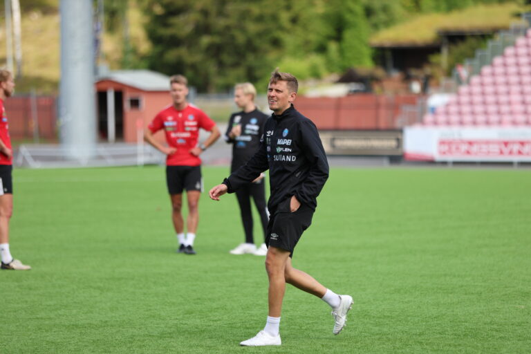 KIL-trener Johan Wennberg var i langt bedre humør denne uken på treningsfeltet, sammenlignet med da vi snakket med han etter sist kamp.